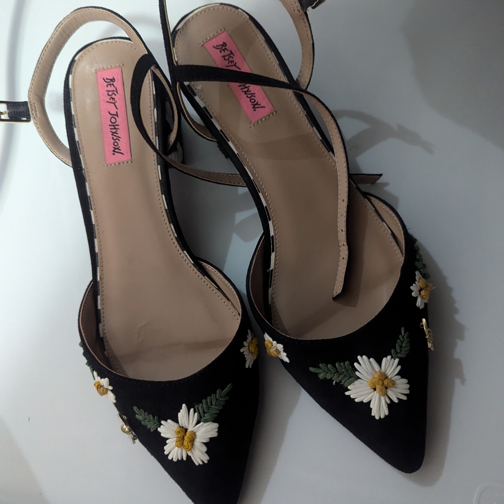 Black Floral Embroidered Women's Shoes
